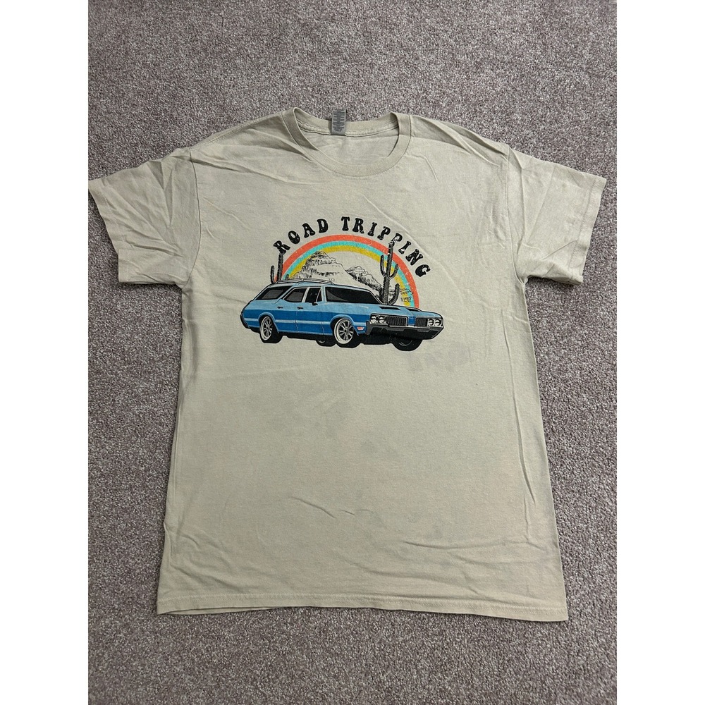VTG Road Tripping Graphic T-Shirt Mens Medium Tan Excellent Station Wagon Tee